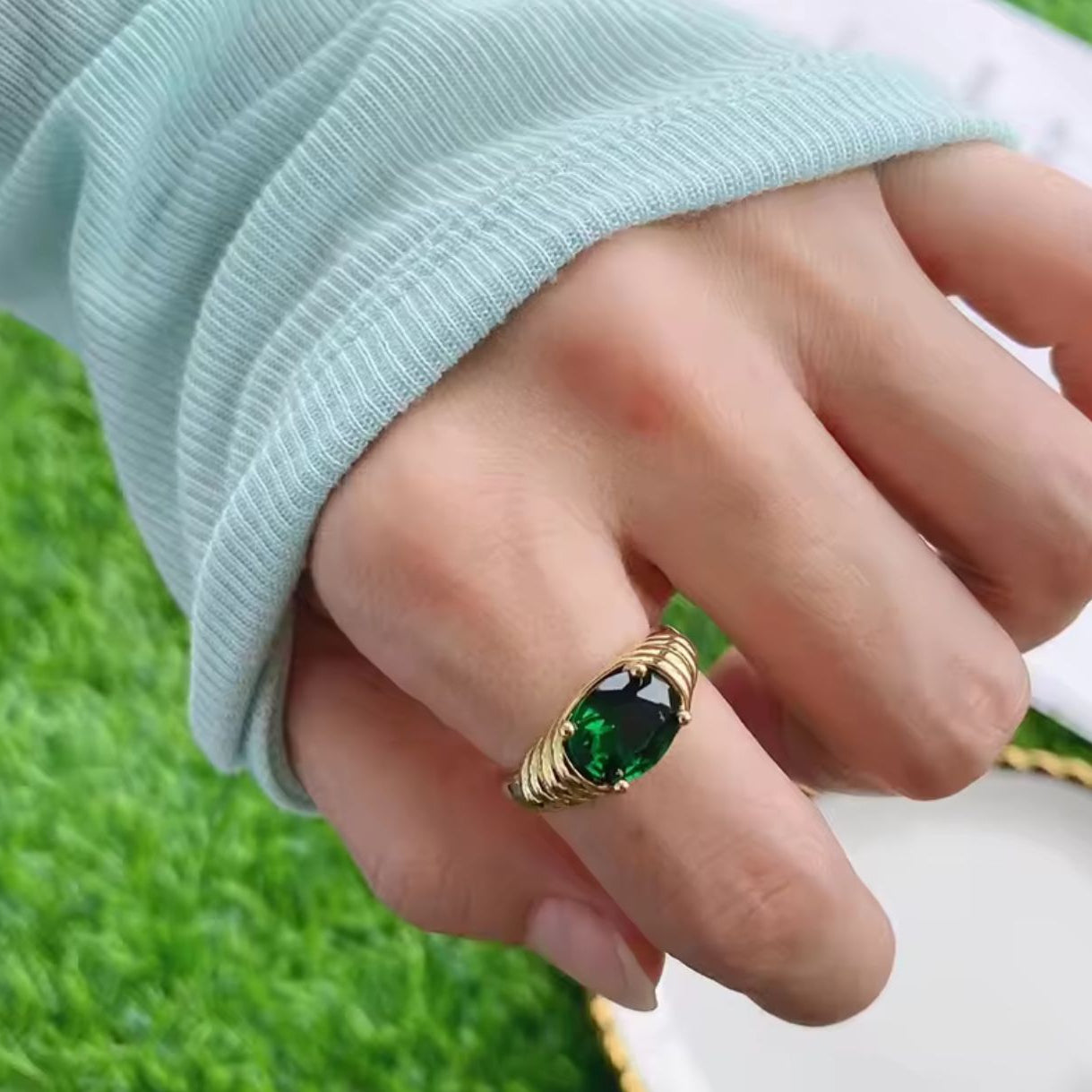 Emerald Glow Ring