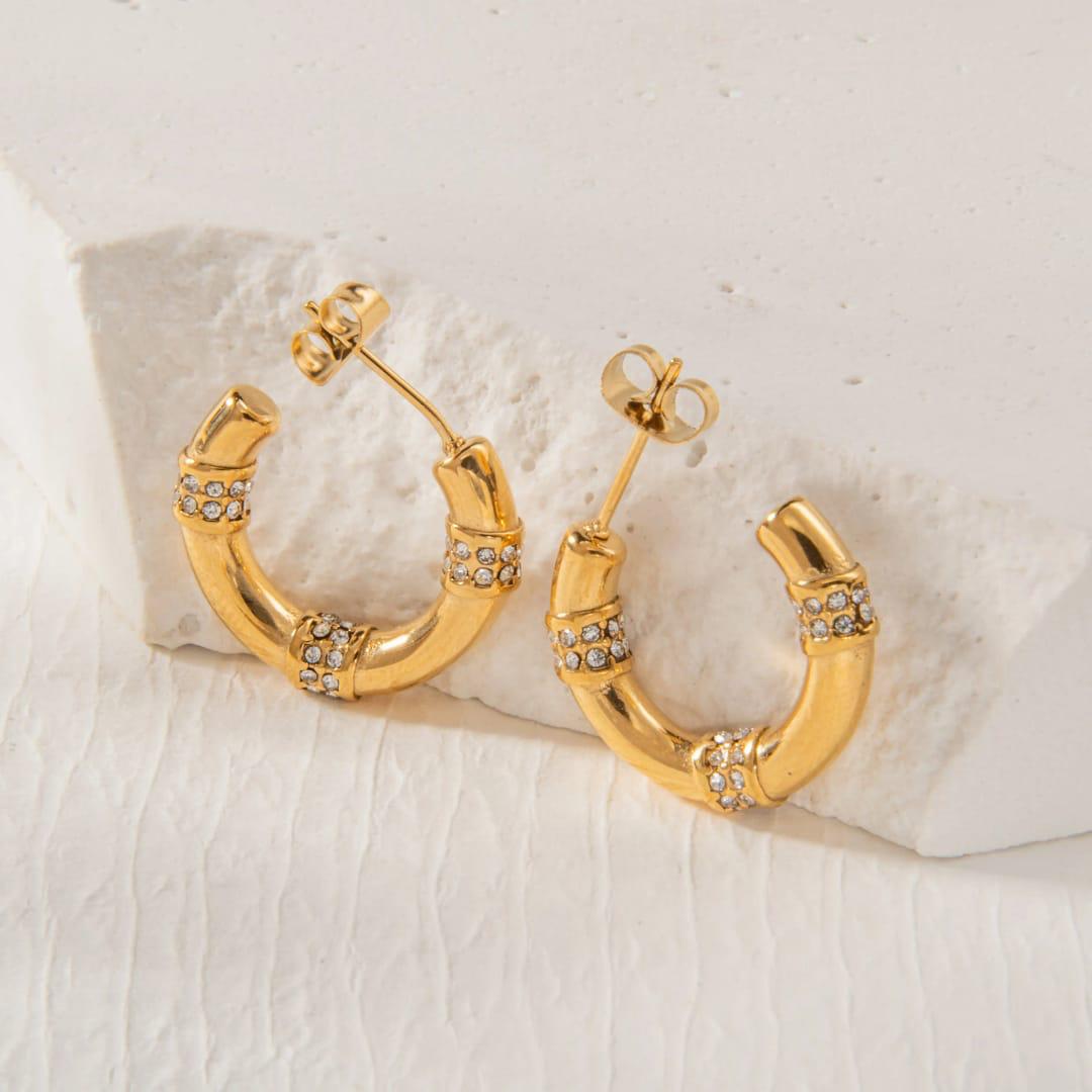 Classic Pearl Glow Stud Earrings